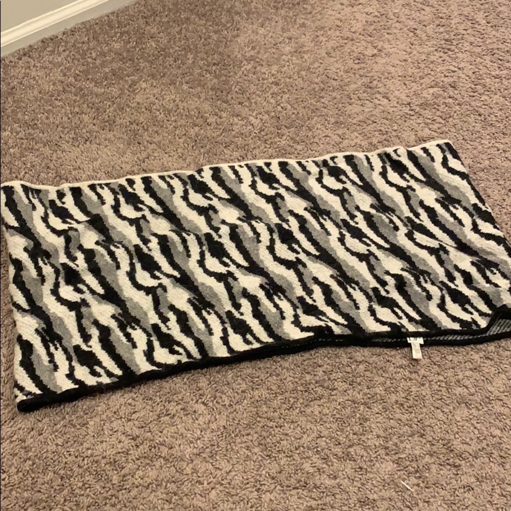 DVF Darrene Wool Circle Scarf with Leather Trim - Picture 3 of 4